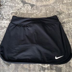 BLACK NIKE XS SKIRT WITH ATTACHED SHORTS